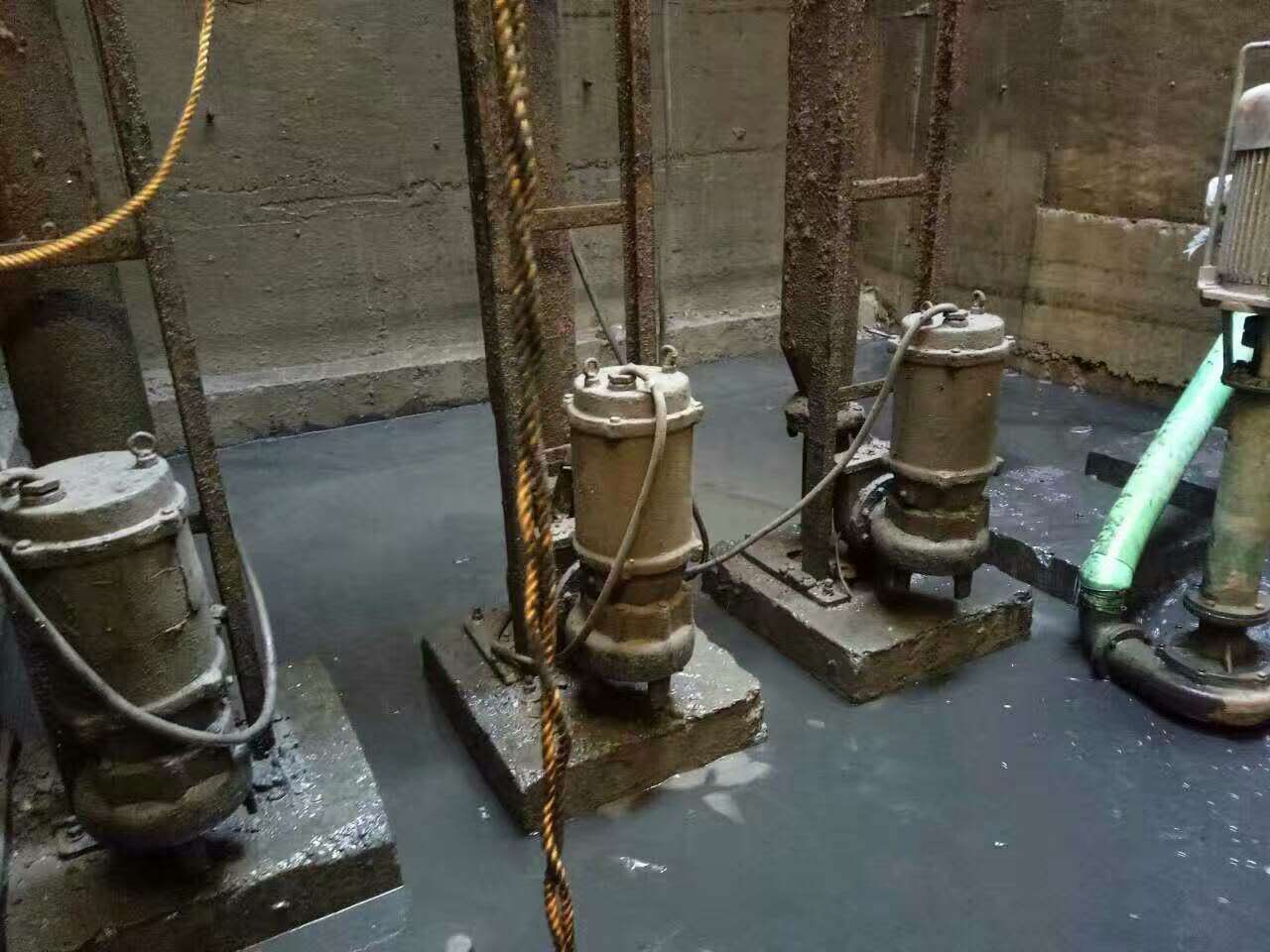 和林格尔污水池清理